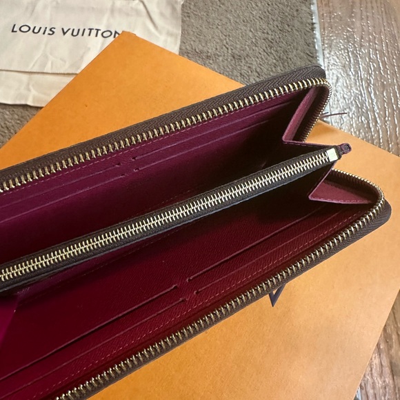 Authentic Louis Vuitton Clemence Wallet - Monogram and fuchsia leather - Picture 4 of 5